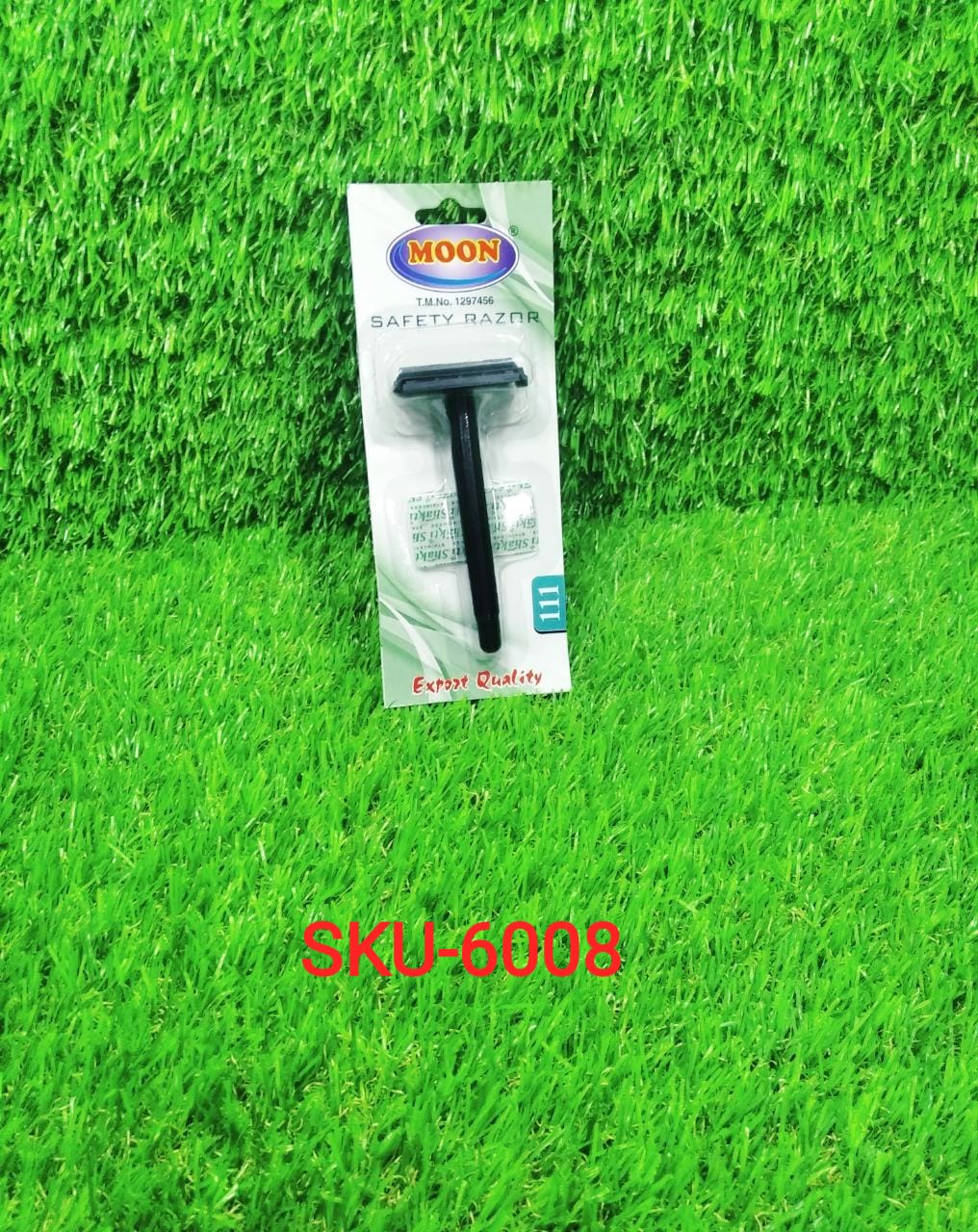 A single blade shaving razor for men, highlighting its classic design.