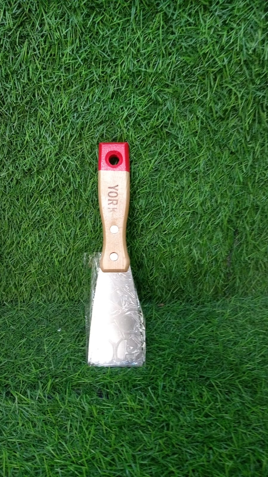 Multi-purpose putty knives used for smoothing and scraping surfaces.