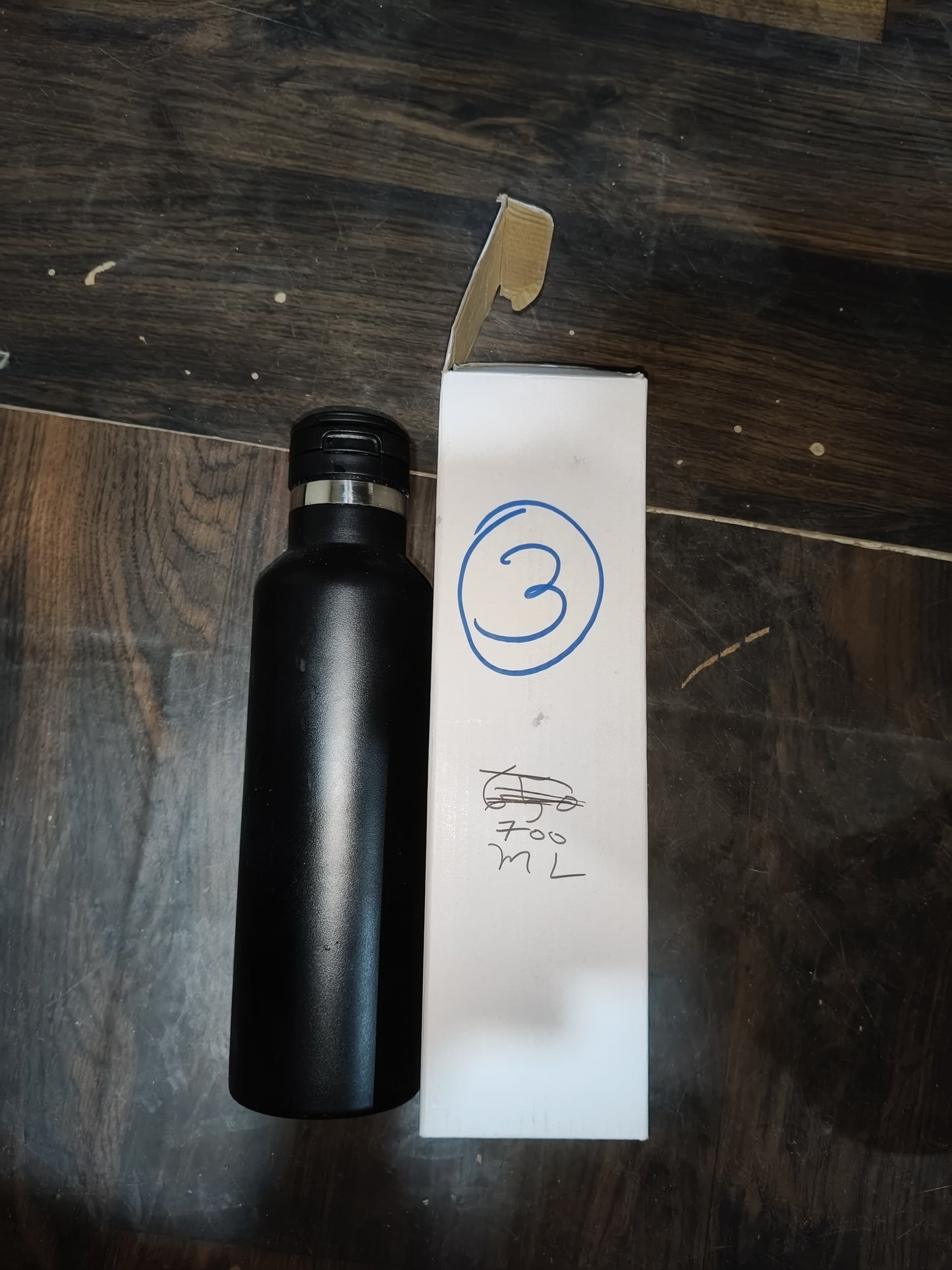 Vacuum insulated kids water bottle with secure leakproof cap for travel