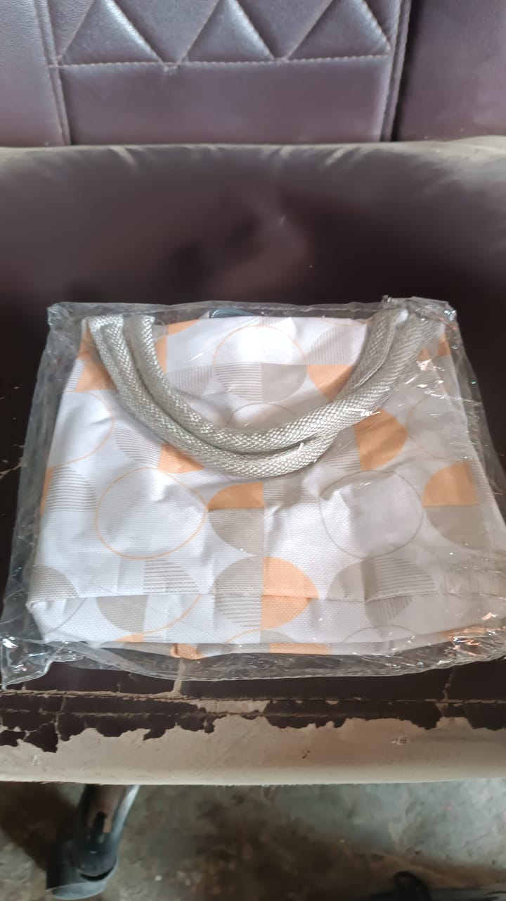 Insulated lunch bag displayed in a casual setting, emphasizing its practical design.