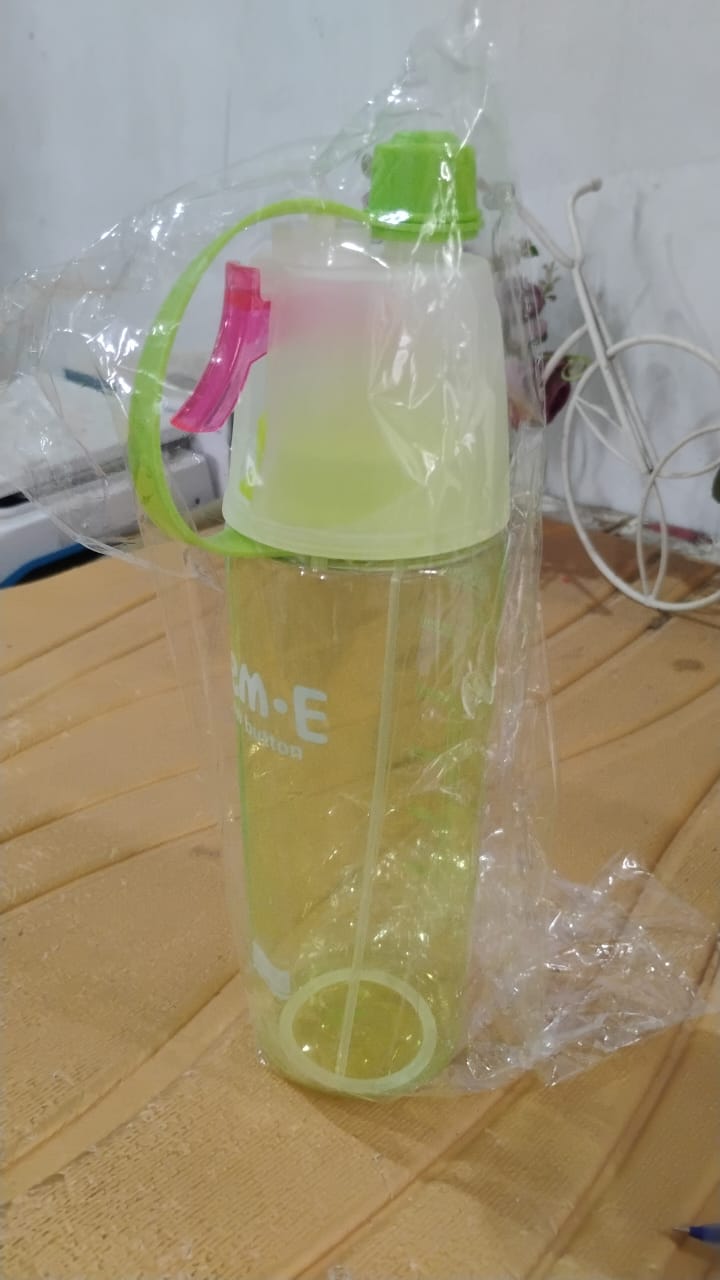 Plastic Dual Function Sports Water Bottle with Built-in Mist Spray and Leakproof Cap (600ML / 1 Pc)