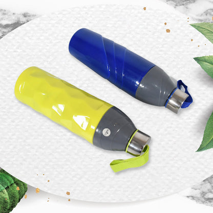 Side view highlighting the ergonomic shape of the 750ml insulated sports water bottle.