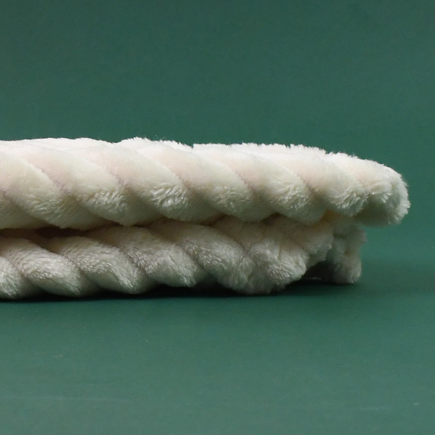 Folded pet soft blanket suitable for dogs, cats, and small animals