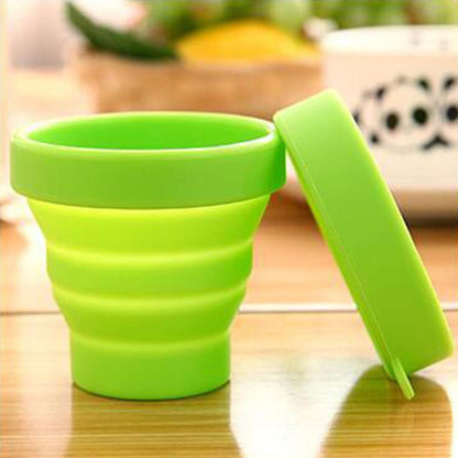 Round foldable silicone travel mug with a secure, leakproof lid.