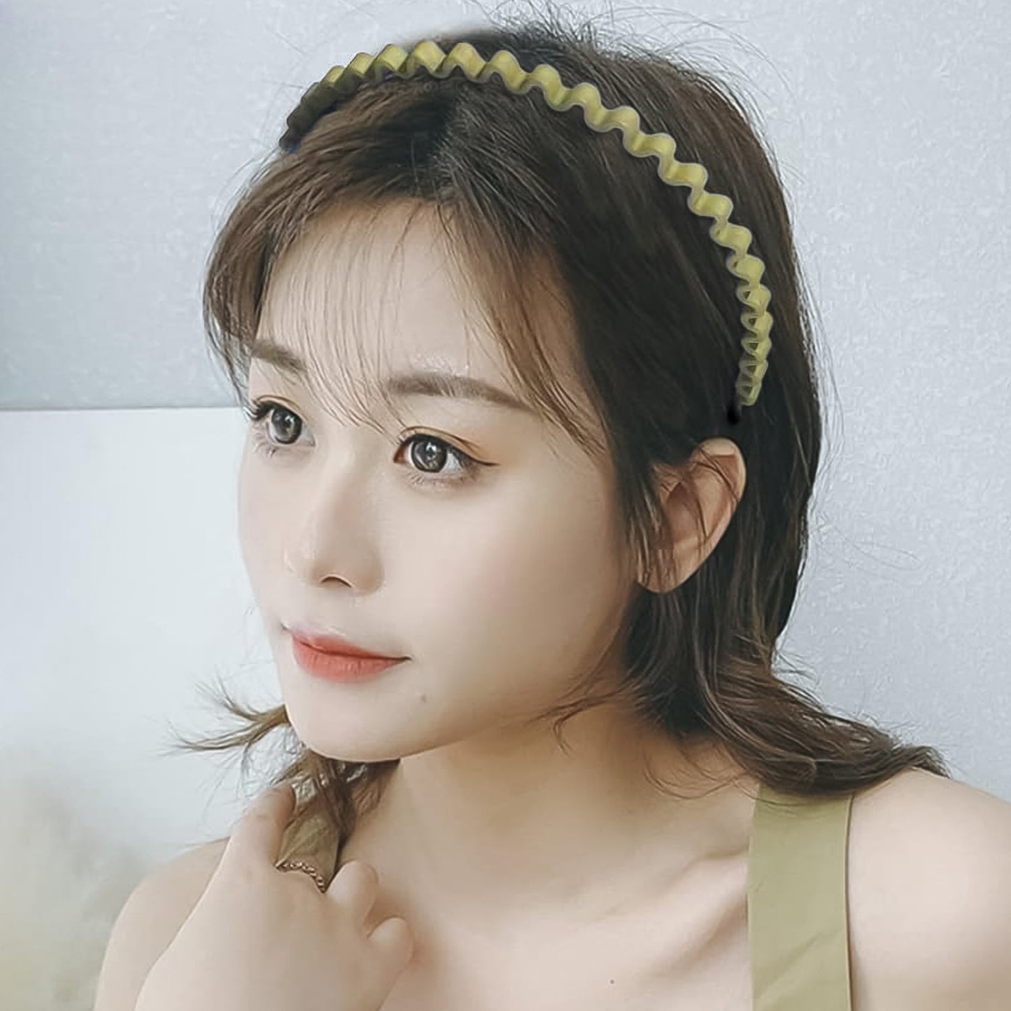 Plastic headbands comb lightweight and durable hair accessory