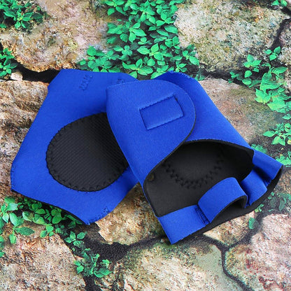 Detailed view of the breathable fabric and ergonomic design of the half-finger palm support gloves.