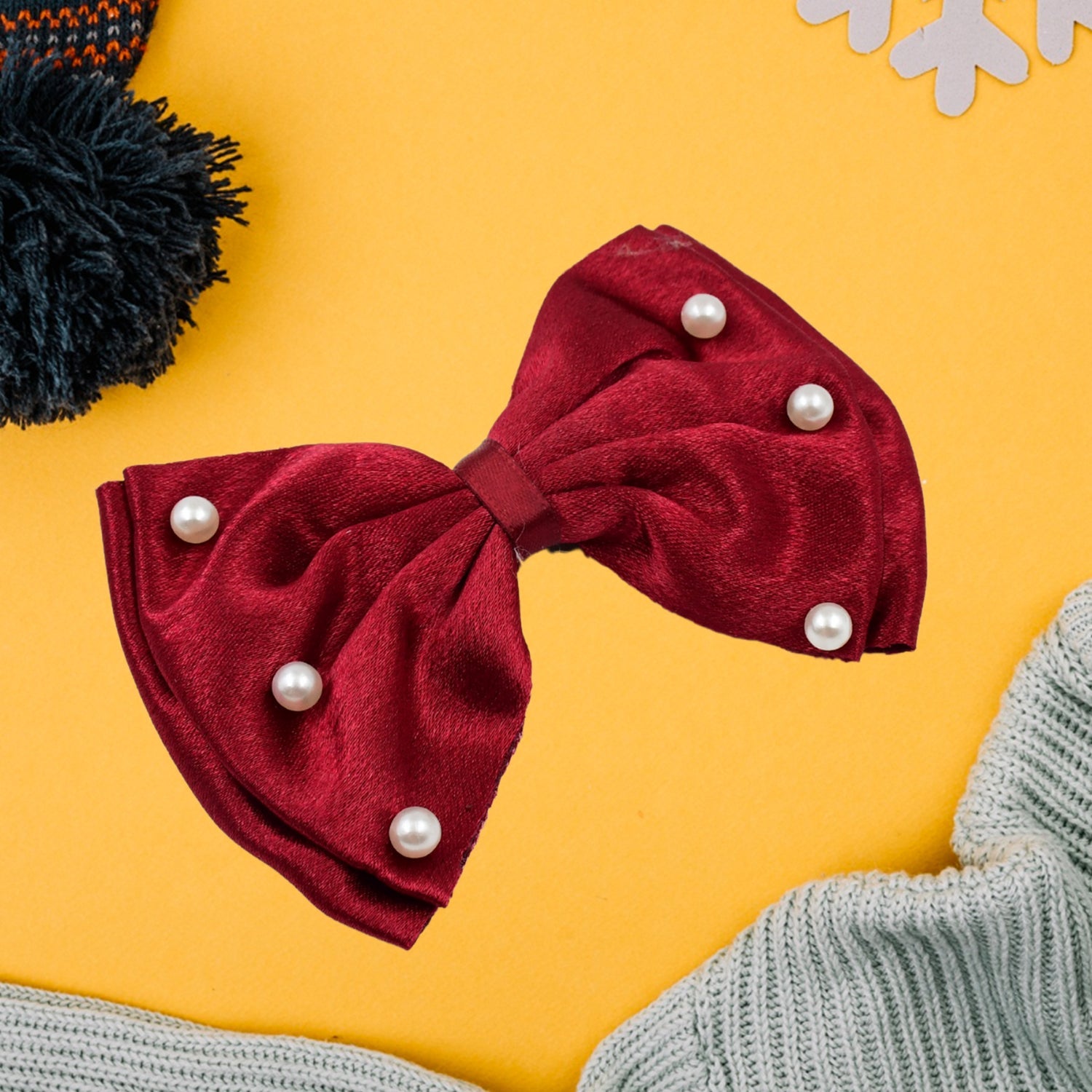 Detailed view of the heart-shaped design on the girls' hair bow clip.