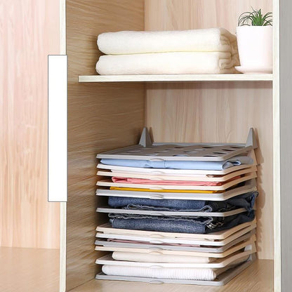 Close-up of the durable PP material and compact design of the shirt folding board.
