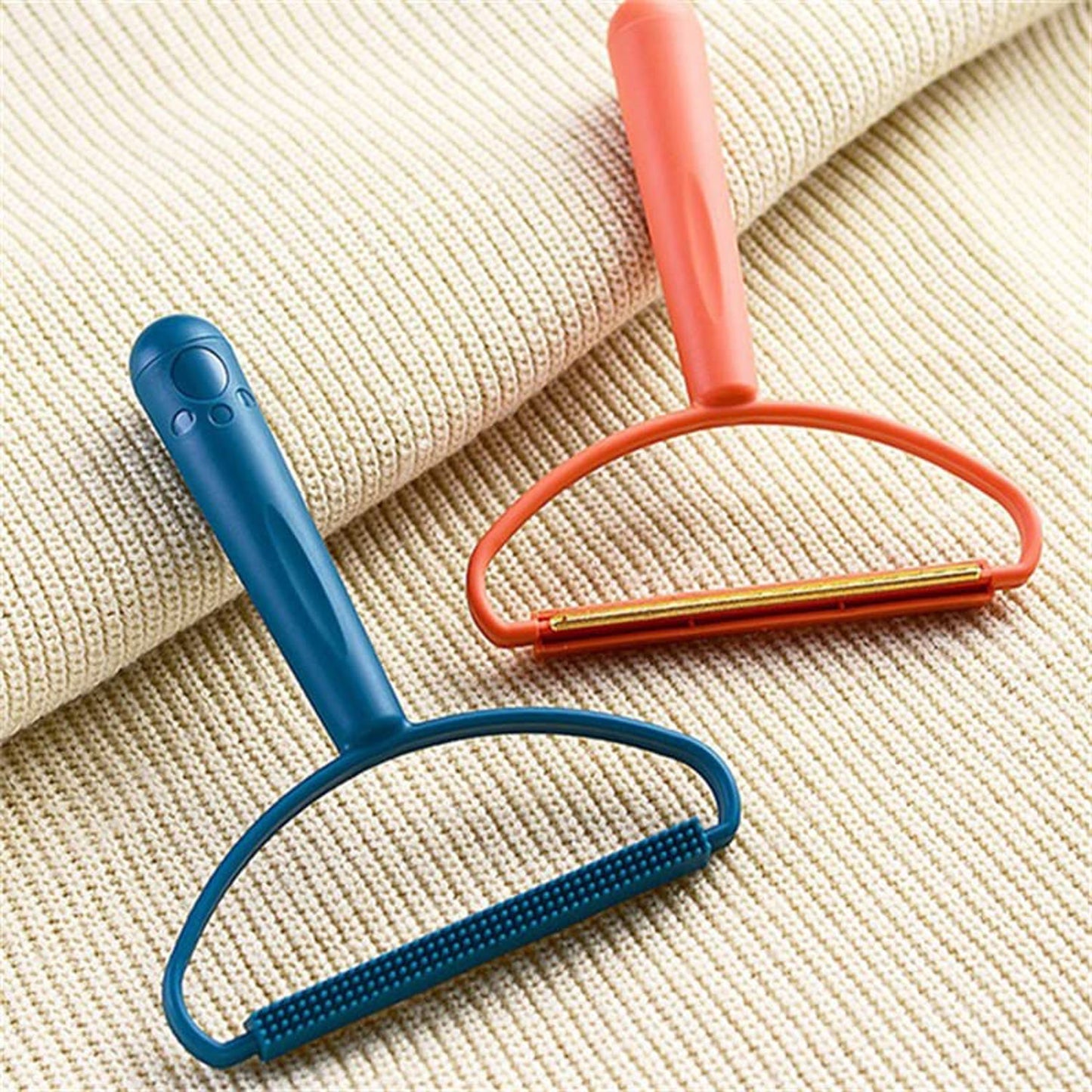 2-in-1 Portable Lint Remover – Long-Handle Brush & Sticky Roller for Clothes, Furniture & Carpets (1 Pc)