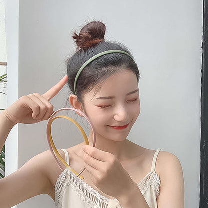 Plastic headband hair accessory in minimalist design