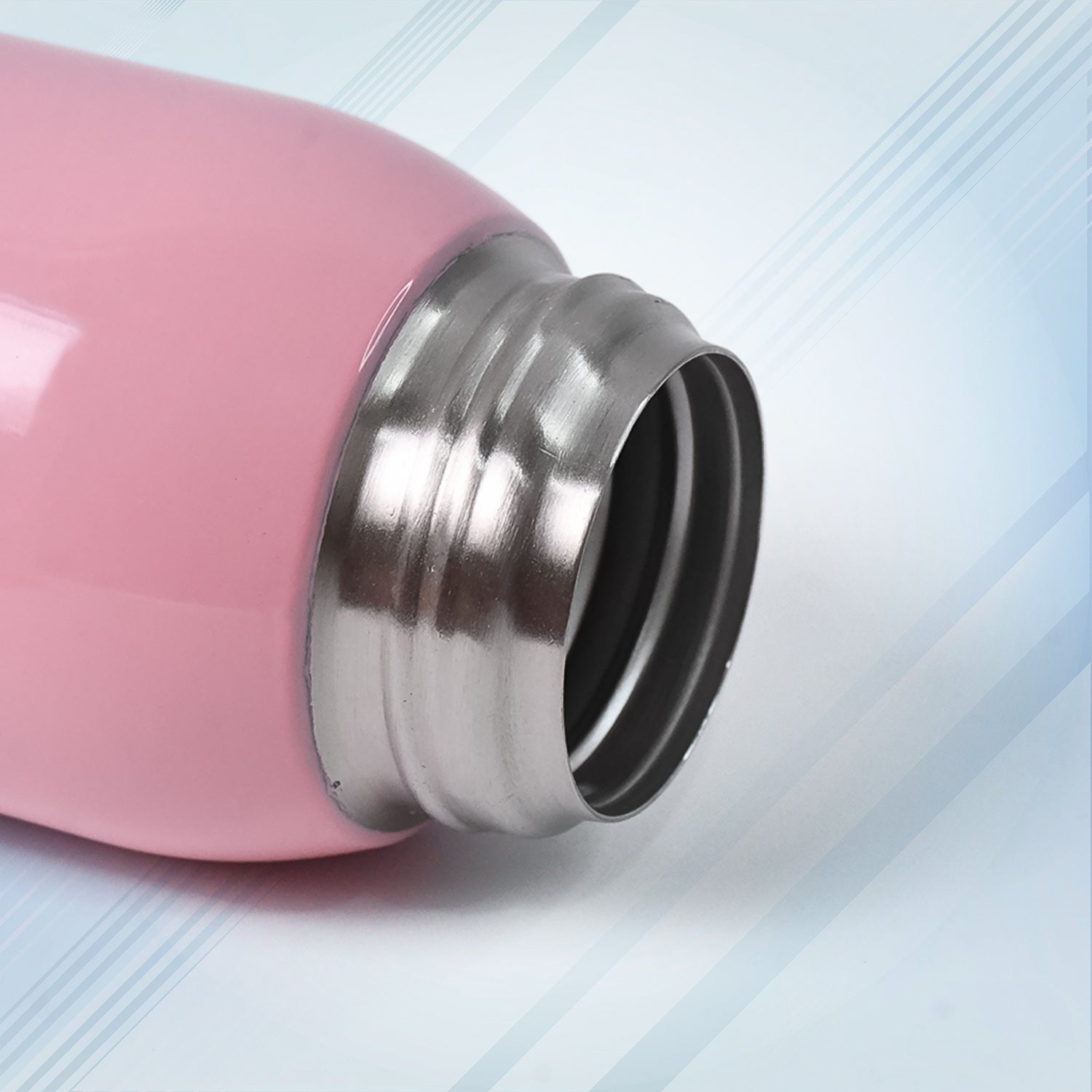 Side view of thermos kids water bottle highlighting compact 600ml size