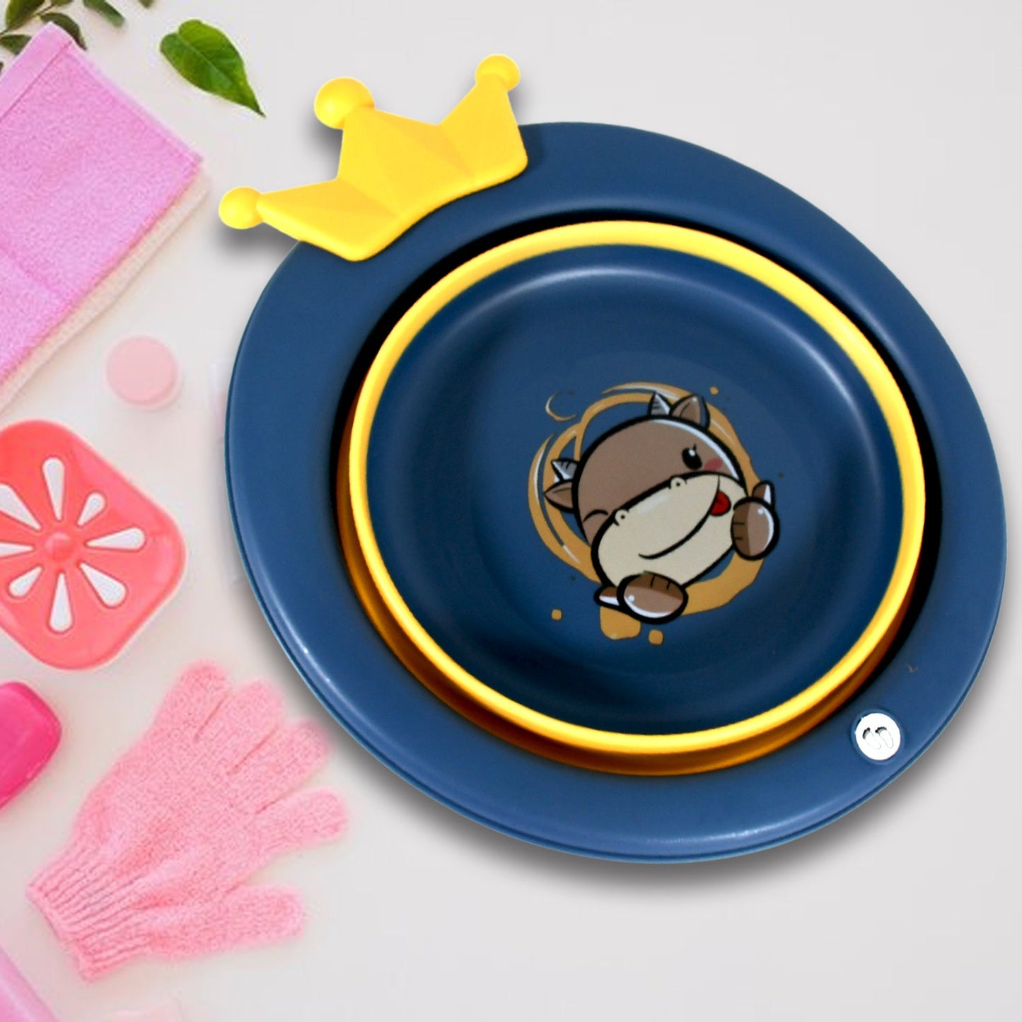 Close-up of the cartoon shape and sturdy rim of the baby wash basin.