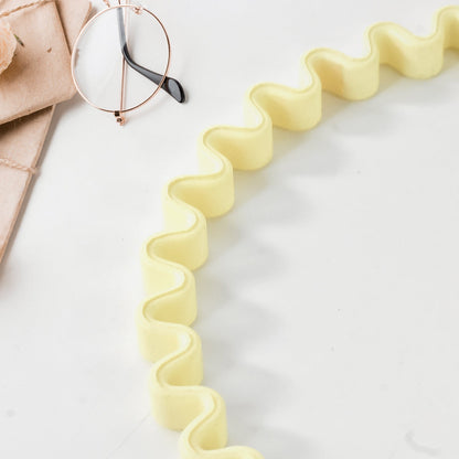 Flexible and stylish plastic comb hairband for children and adults