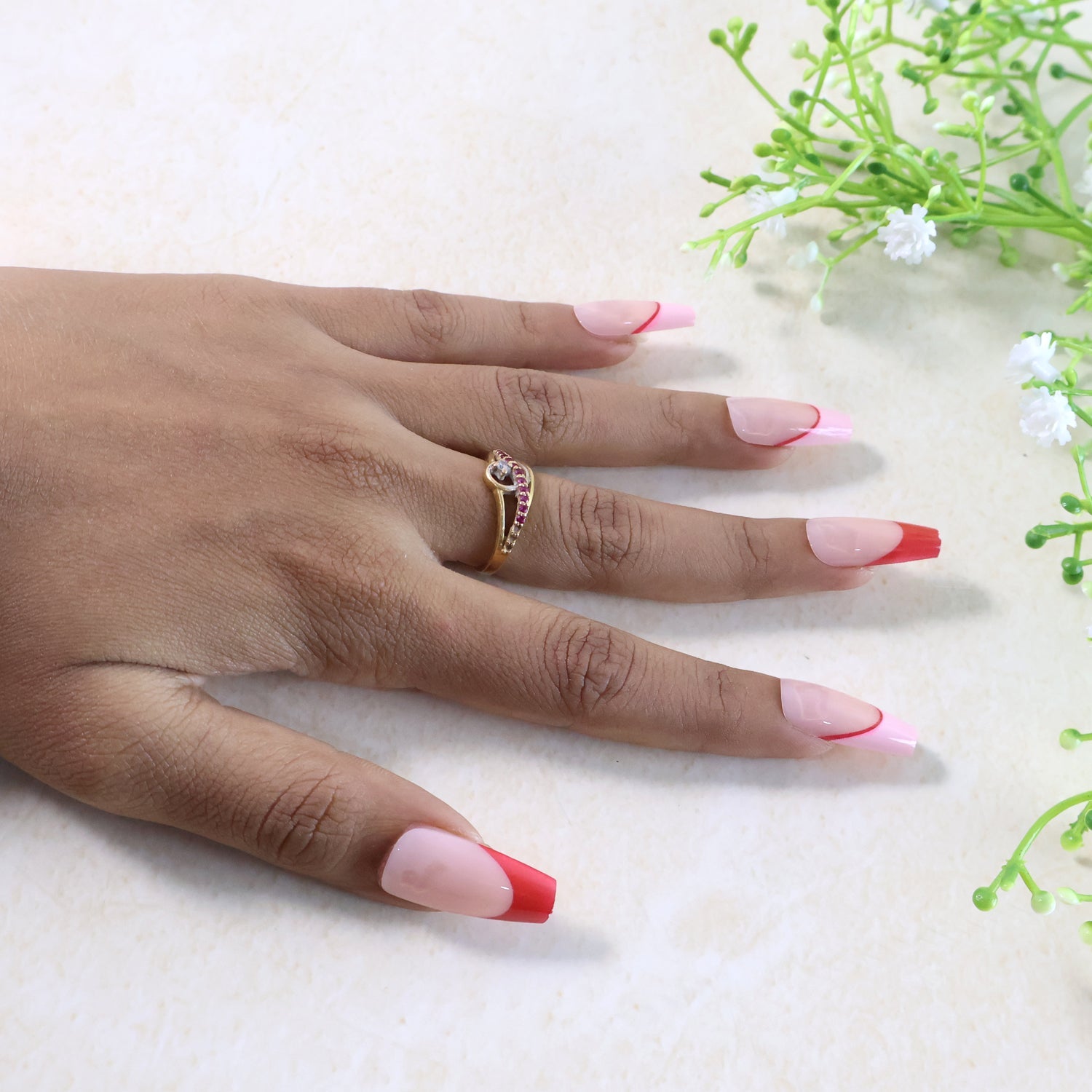 Various sizes of nude glossy artificial nail tips for natural fit
