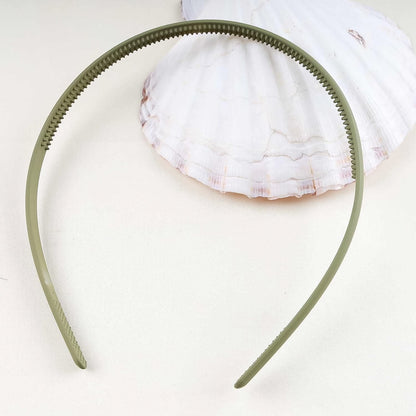 Durable plastic hairband ideal for daily use