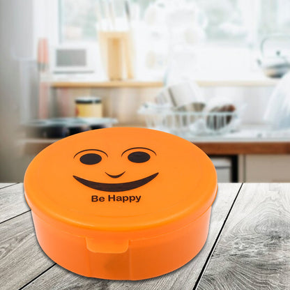 Detail of the 2-in-1 spoon included with the multicolour kids lunch box.