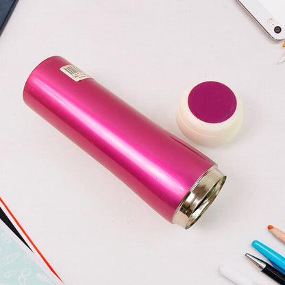 Stainless steel insulated water bottle designed for hot or cold drinks