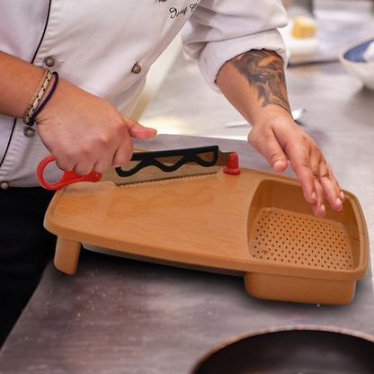 Innovative Cut & Wash Box with a removable tray, making fruit and vegetable rinsing easy.