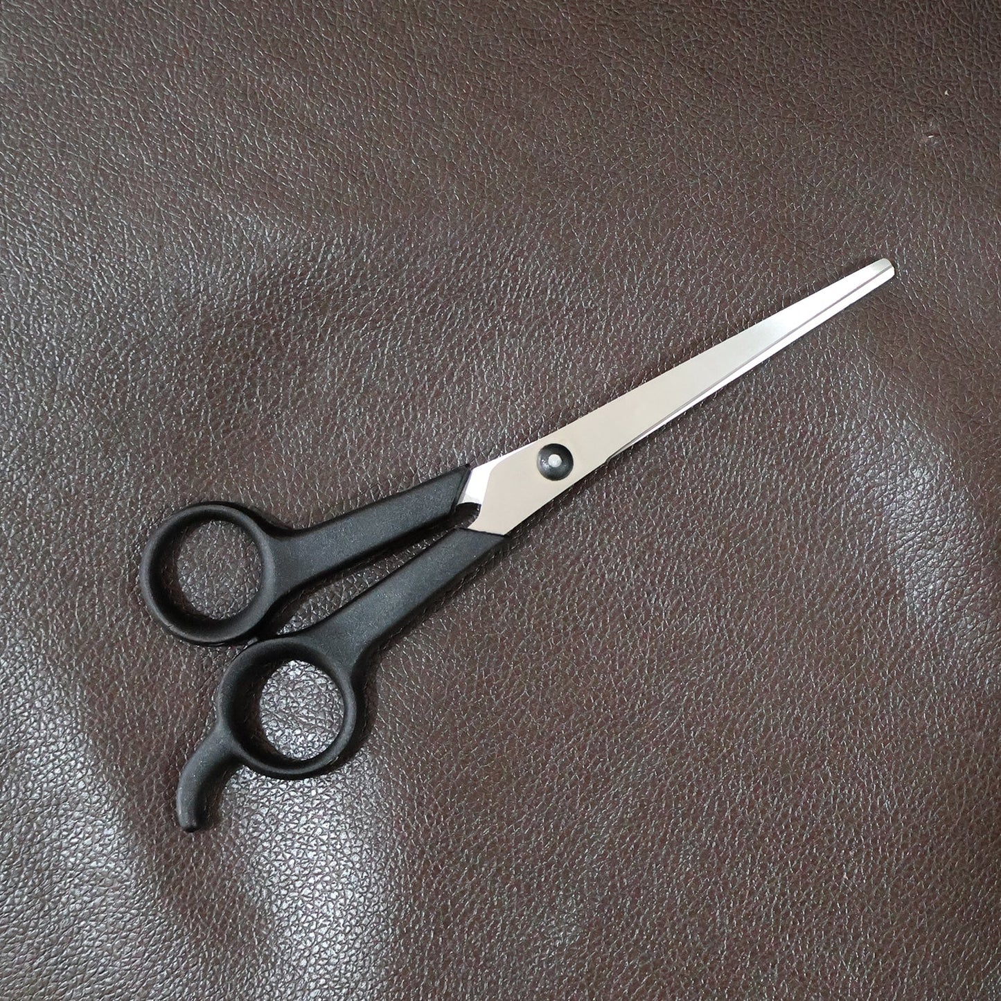 Durable professional hair cutting scissors for hairstyling