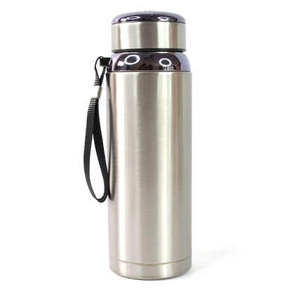 Side view of the reusable 800ml water bottle, highlighting its durable construction.