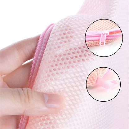 Reusable and foldable padded mesh bag for washing lingerie and delicates