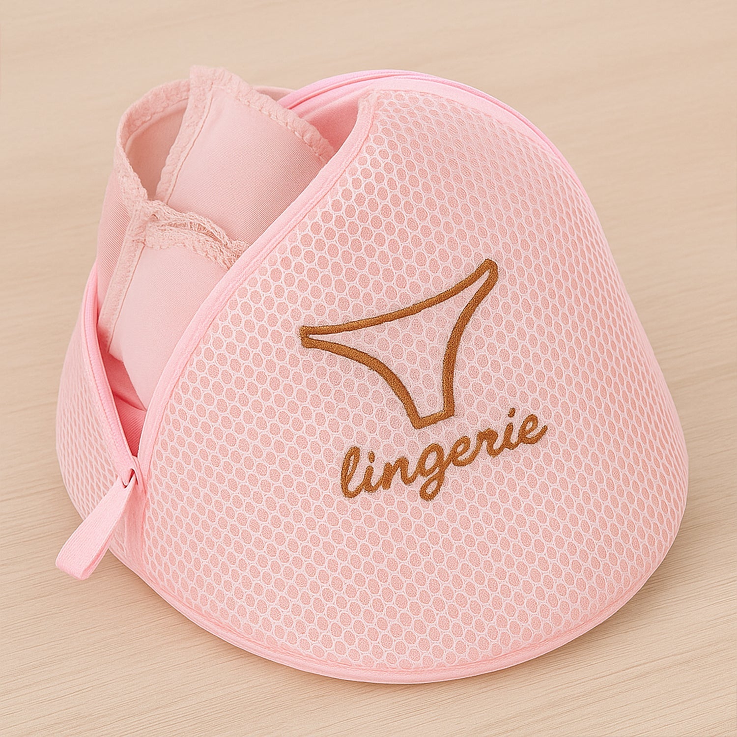 Diagram illustrating how the dome-shaped wash bag protects bra cups.