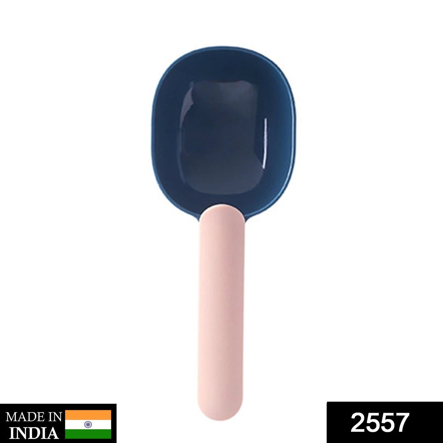 Ergonomic pet food scoop featuring a sturdy handle clip for sealing bags.