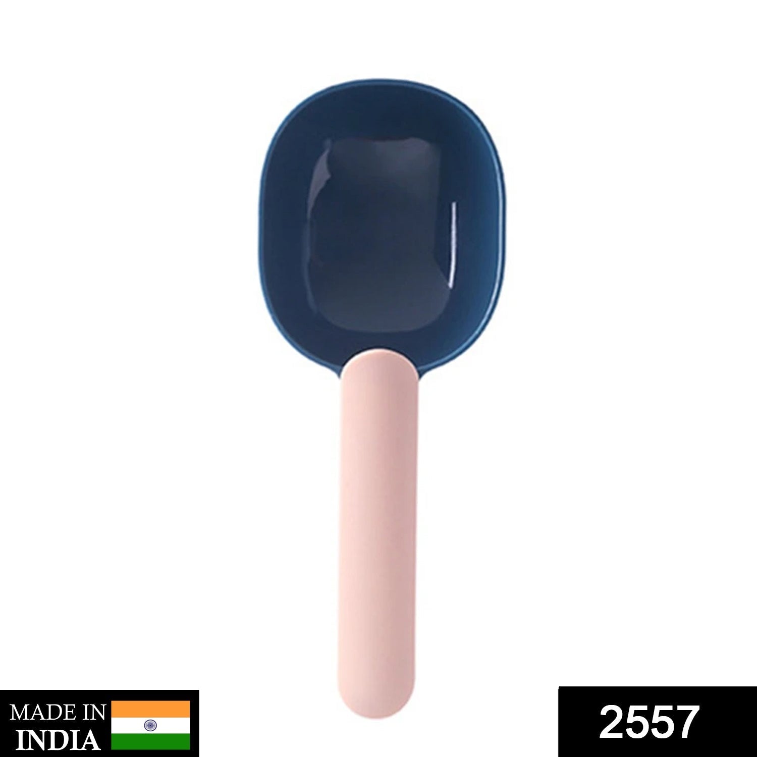 Ergonomic pet food scoop featuring a sturdy handle clip for sealing bags.