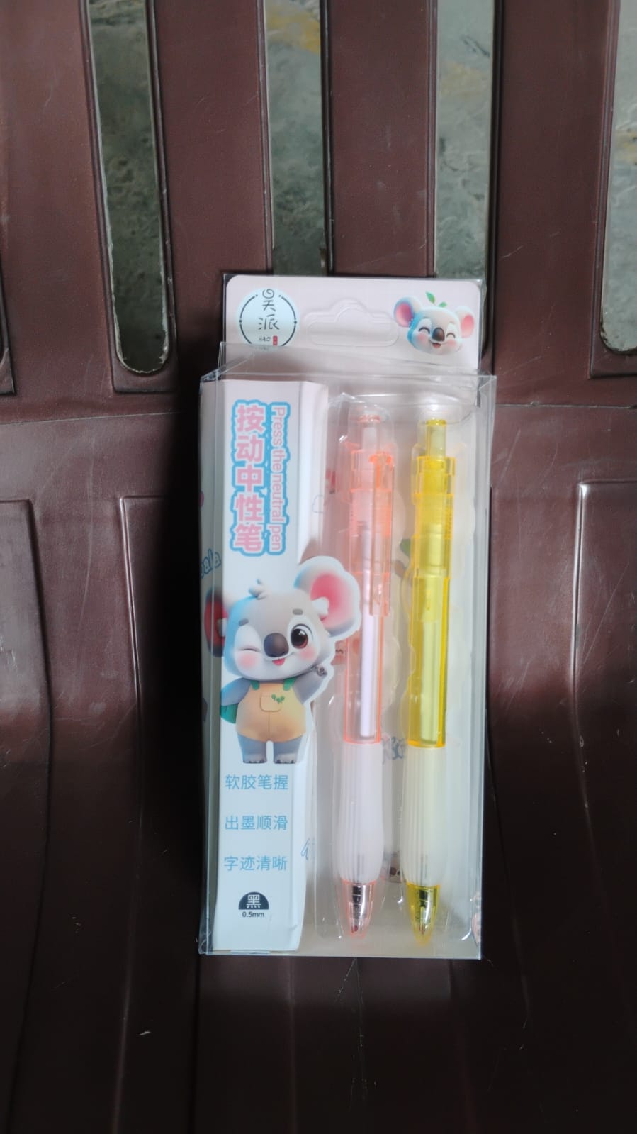 CustoPen 2-piece set packaging, emphasizing lightweight design and durability.
