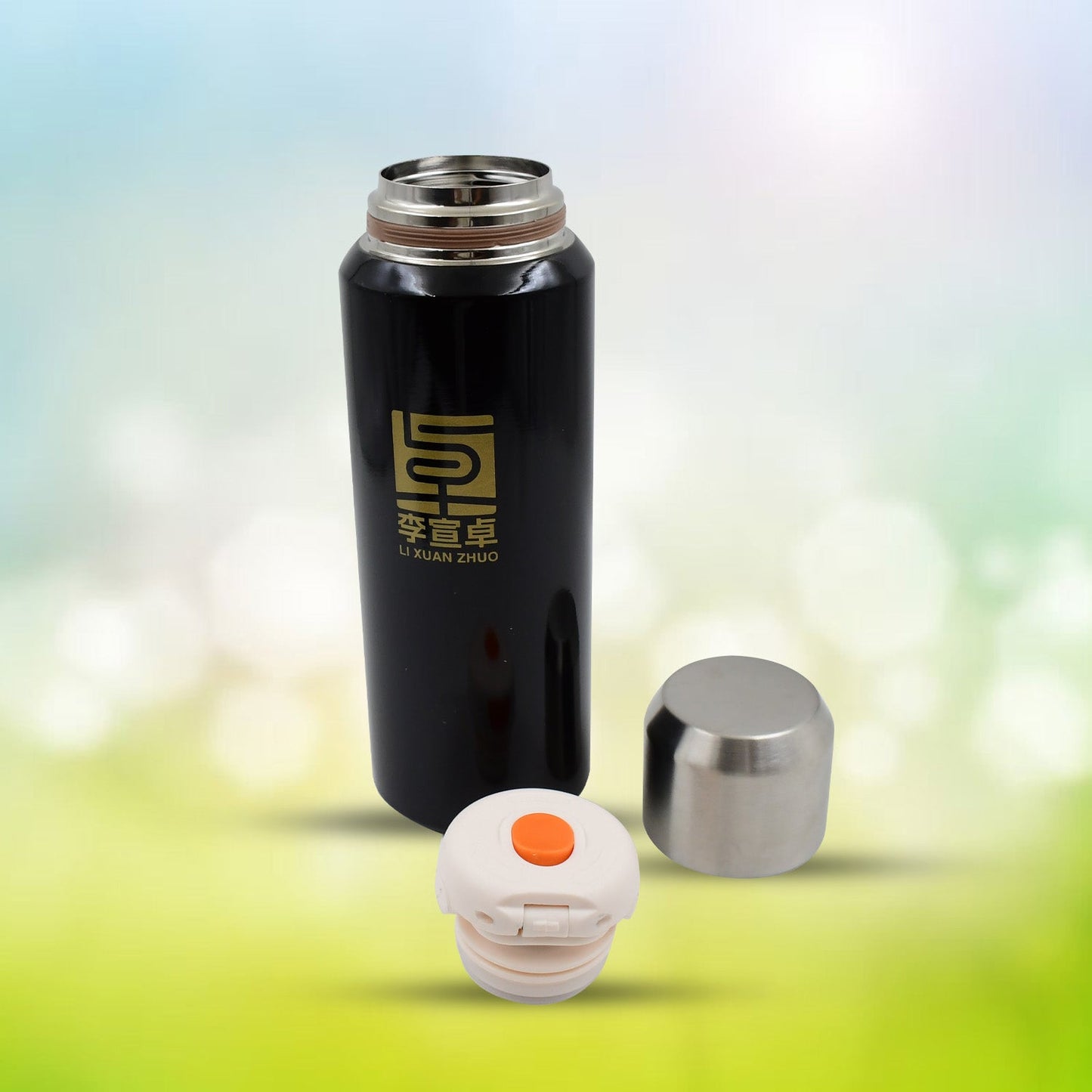 Close-up view of the 600ml thermal bottle with a secure lid.