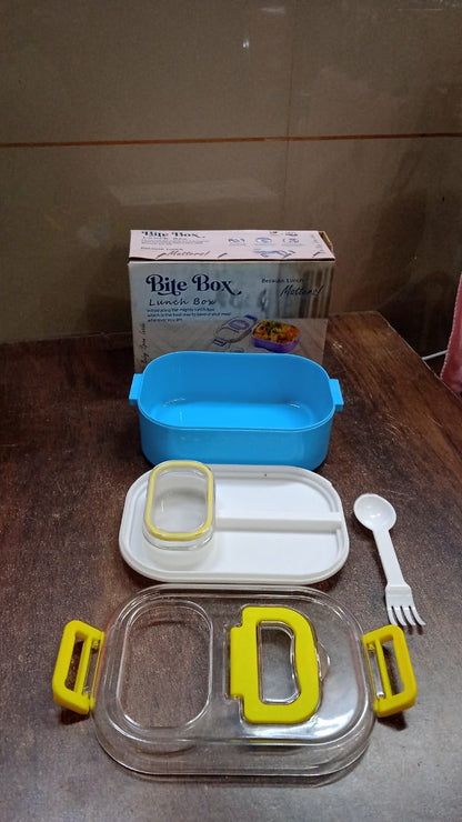 Compact and lightweight Kids Lunch Box, making it simple for children to carry their meals.
