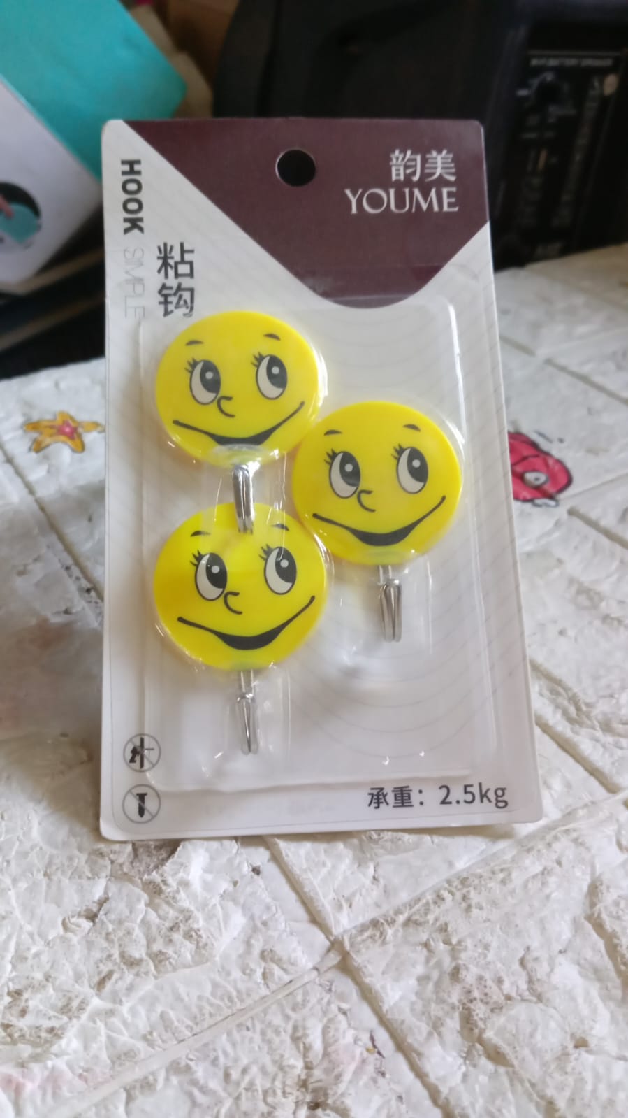 3Pcs Self Adhesive Multipurpose Smiley Hooks For home Use