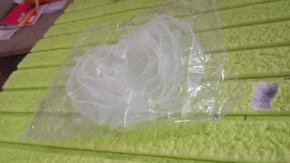 Packaging view of the 6-piece set of eco-friendly silicone food covers, ready for gifting.