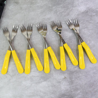 Ergonomic handle on stainless steel big fork for ease of use