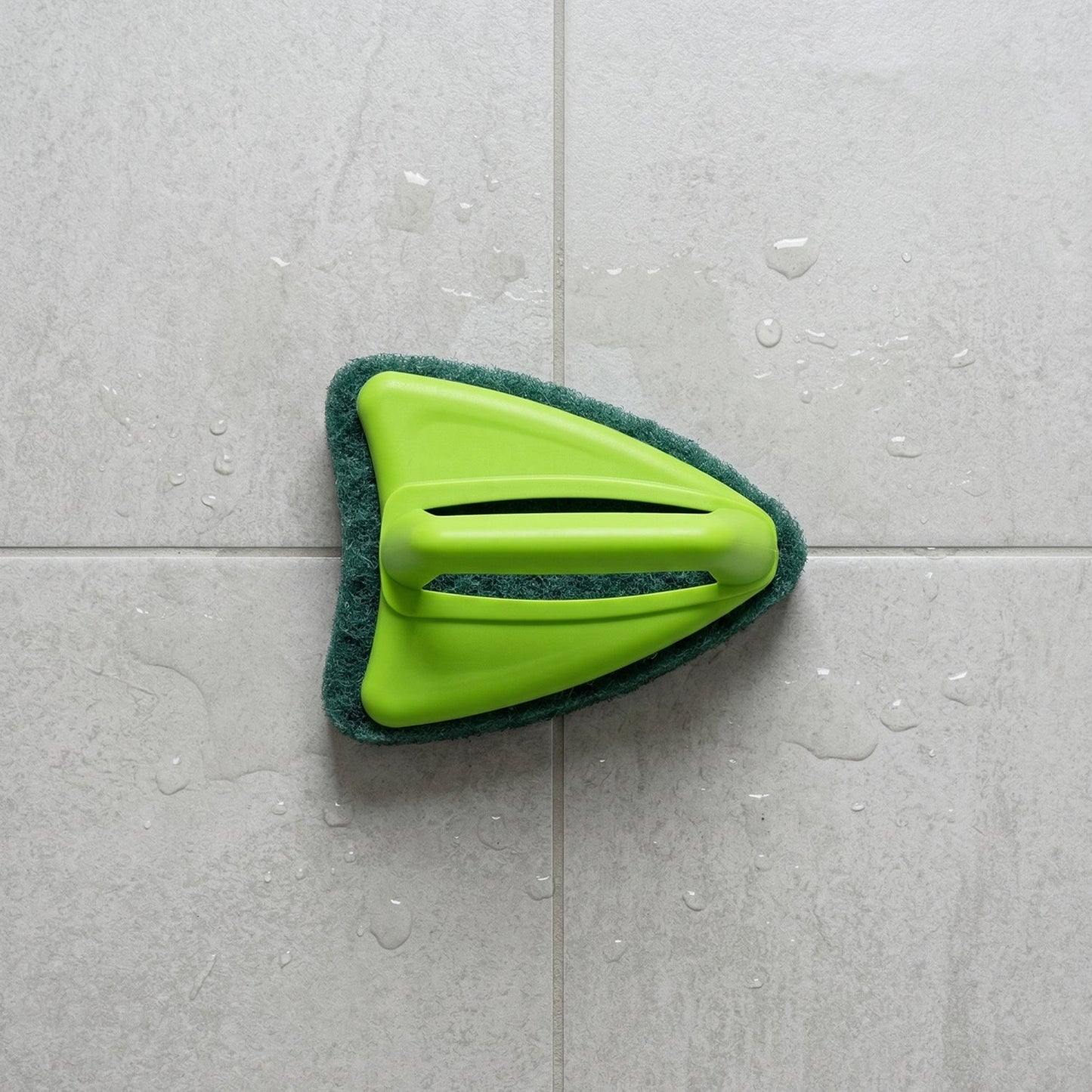 Ergonomic plastic handle of the bathroom cleaning brush for comfortable, dry grip.