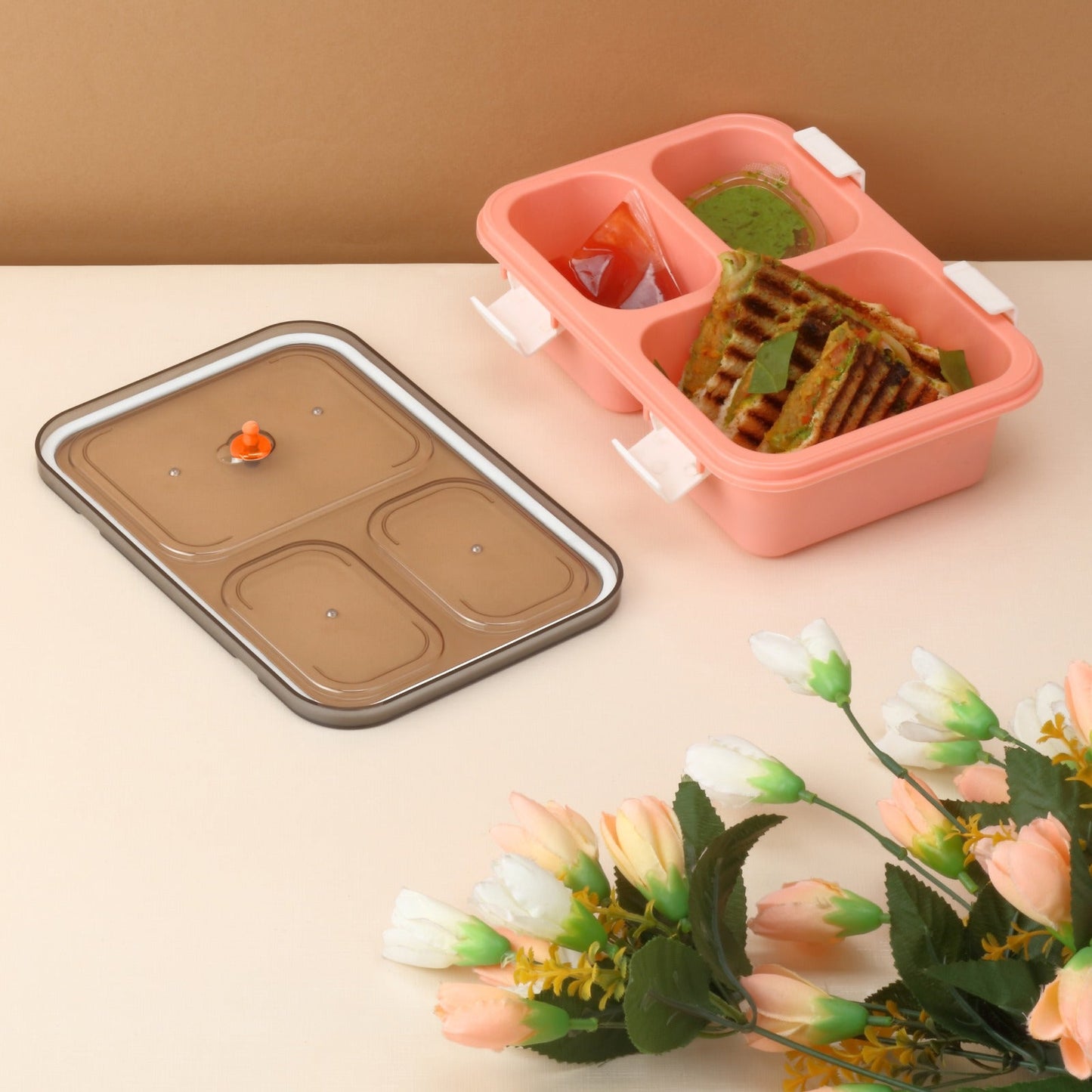 Closed view of the vibrant 3-compartment kids lunch box.
