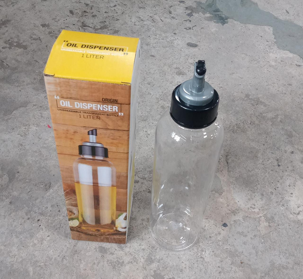 Elegant Vastate plastic oil dispenser bottle, designed for modern kitchens.