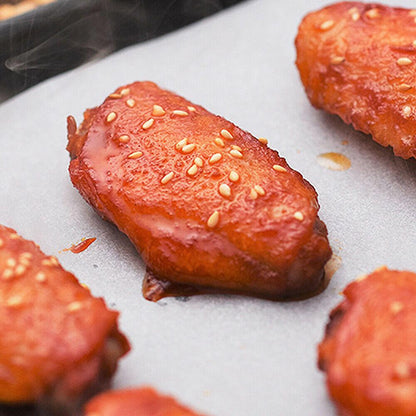 Non-stick paper roll for baking, microwaving, and general food wrapping.