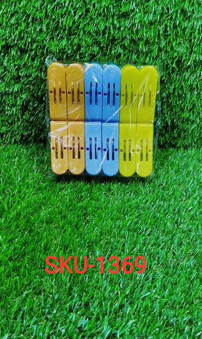 Everyday use multicolour plastic laundry clips, perfect for Indian households.