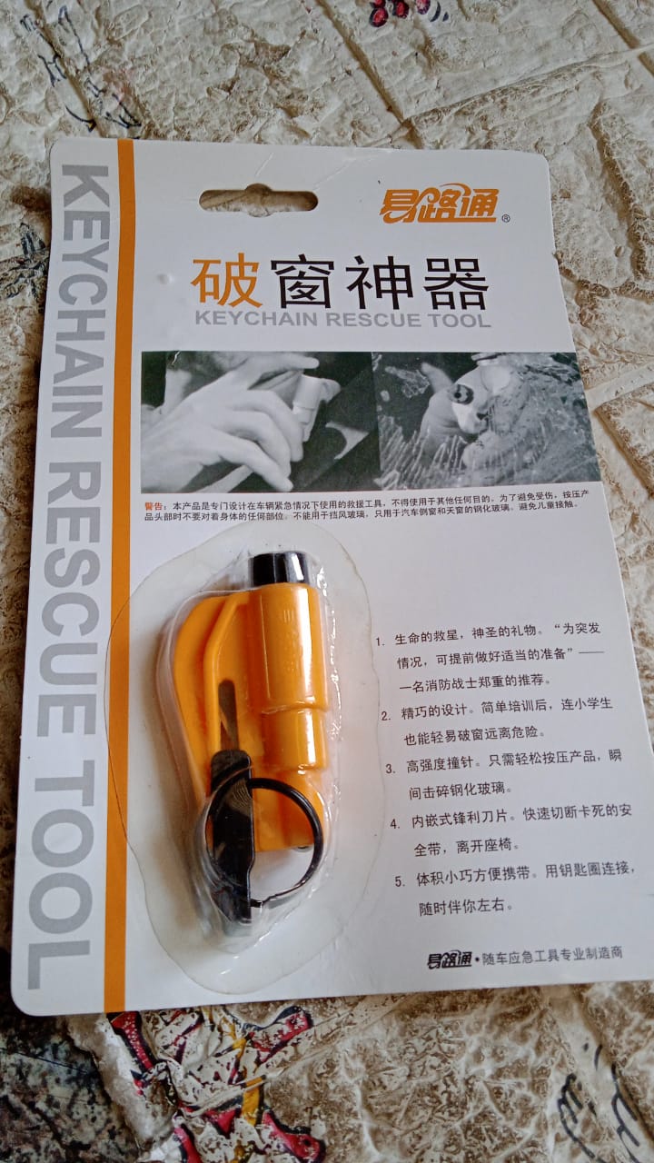 2-in-1 Emergency Safety Cutter – Keychain Tool for Glass Breaking & Seatbelt Cutting, Portable & Handy