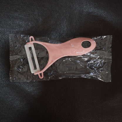 Detailed view of the durable stainless steel blade of the kitchen peeler.